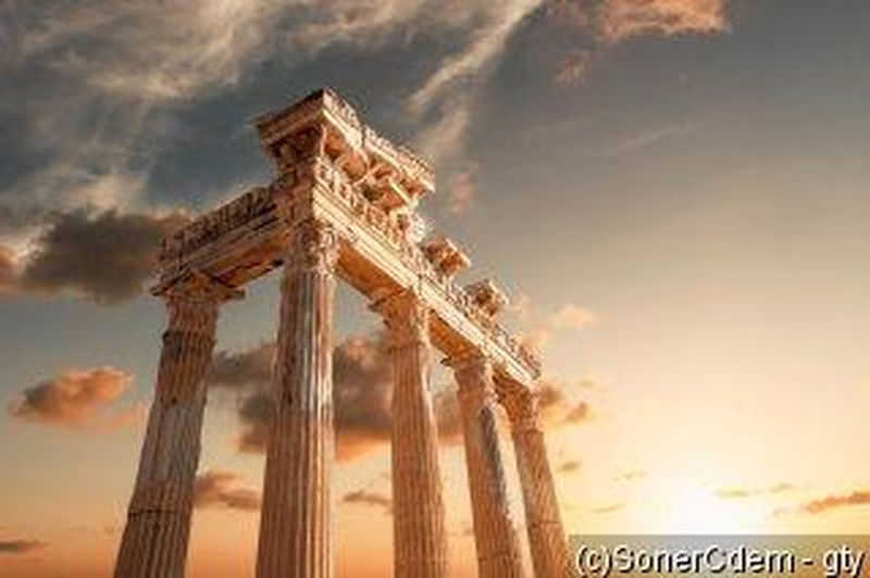 Türkei: Von Istanbuls Weltstadtflair bis zum Mittelmeerstrand