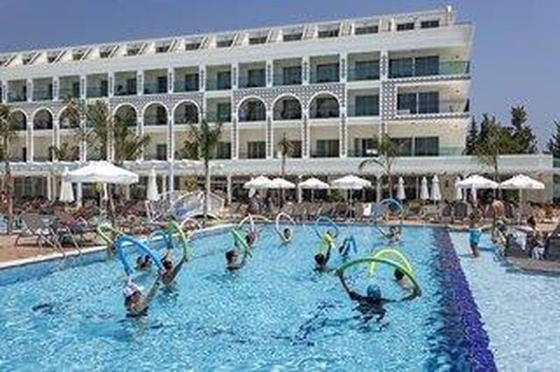 Karmir Resort And Spa
