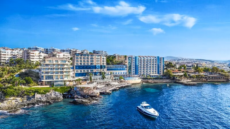 Charisma De Luxe Hotel