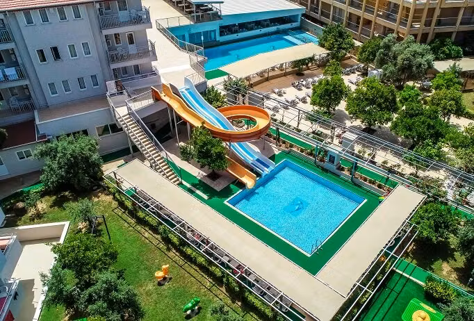 Catty Cats Garden Hotel