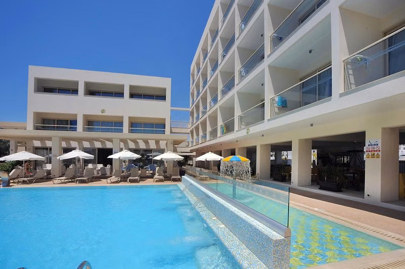 Nelia Gardens Hotel