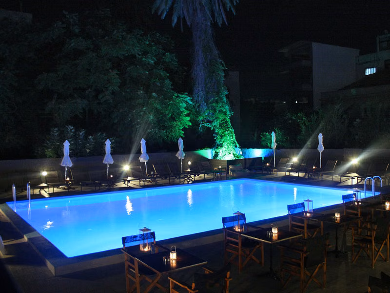 Amphitryon City Hotel