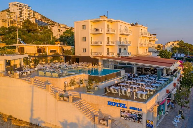 Agimi & S Hotel