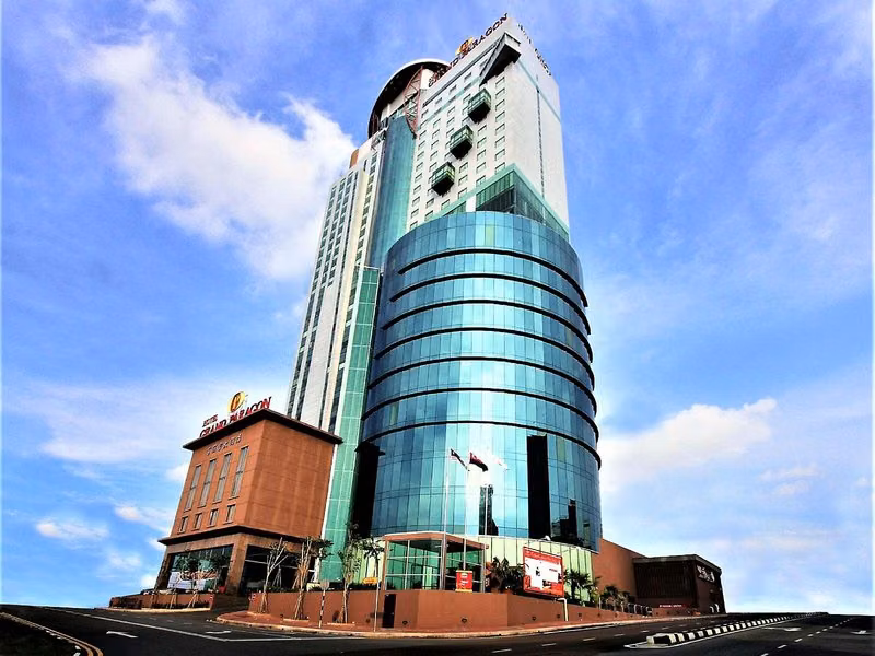 Grand Paragon