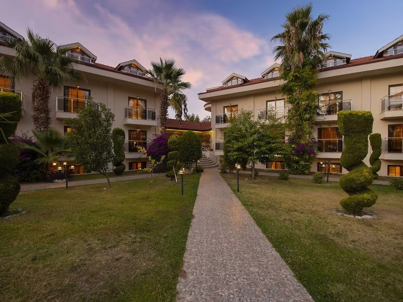 Han Deluxe Hotel & Suites