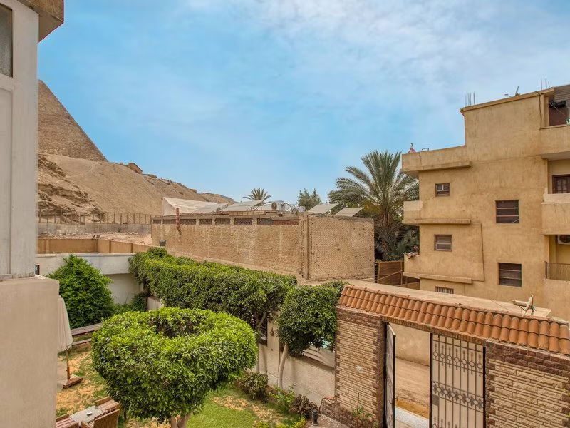 Villa Khufu Pyramids Hotel
