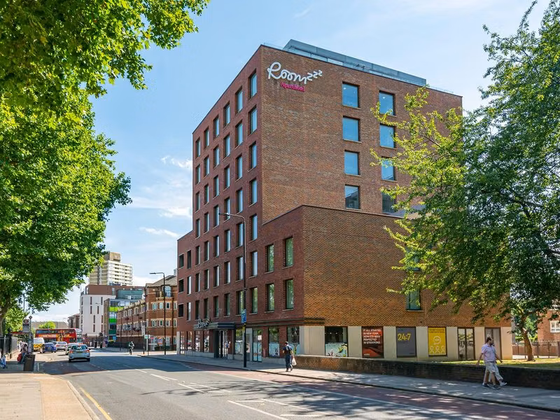 Roomzzz London Stratford