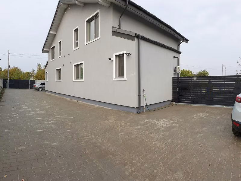 81DCCB256545D546397E204183BFB635