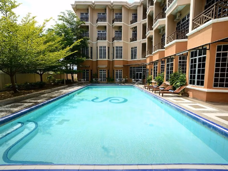 Bella Vista Waterfront Resort & Spa