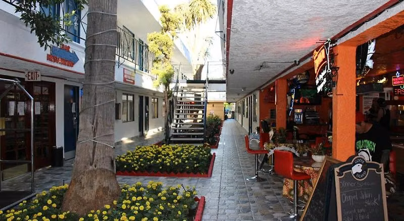 Tradewinds Airport Hotel