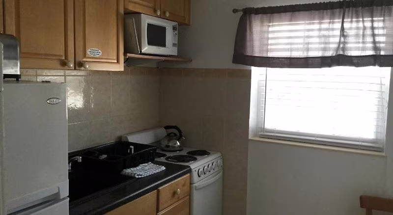 Breakaway Inn Guest House