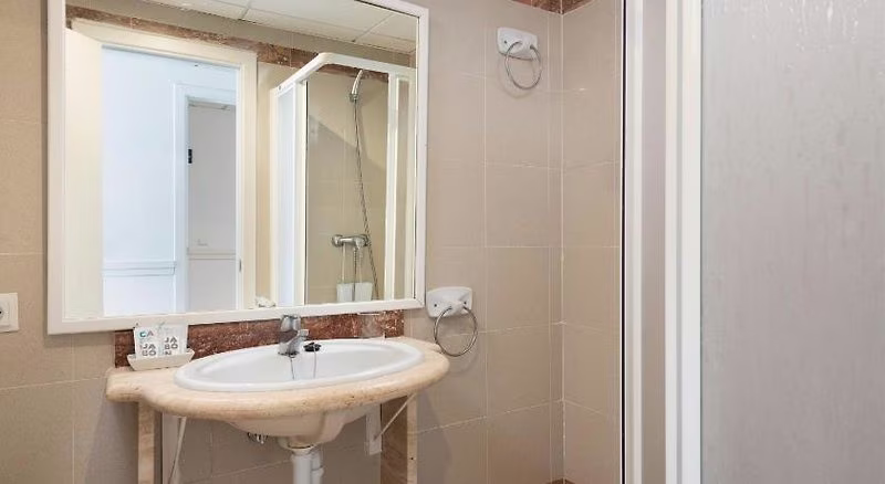 AABAB93ADC6A48C4C53F522C5E4F8469