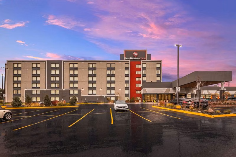 Best Western Plus Toronto North York Hotel & Suites