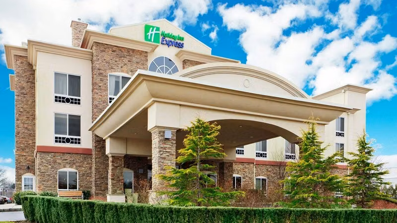 Holiday Inn Express & Suites Long Island-East End by IHG