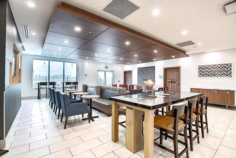 Holiday Inn Express & Suites Calgary Airport Trail NE by IHG