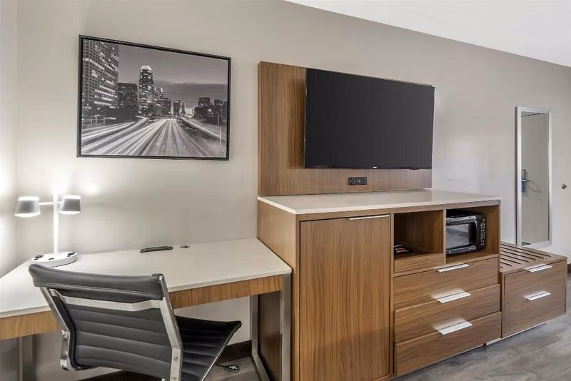Best Western Airport Plaza Inn