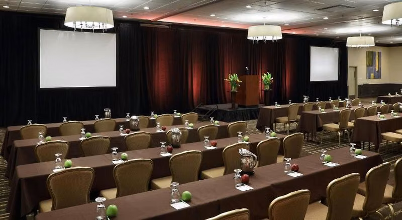 Holiday Inn Boston Bunker Hill Area by IHG