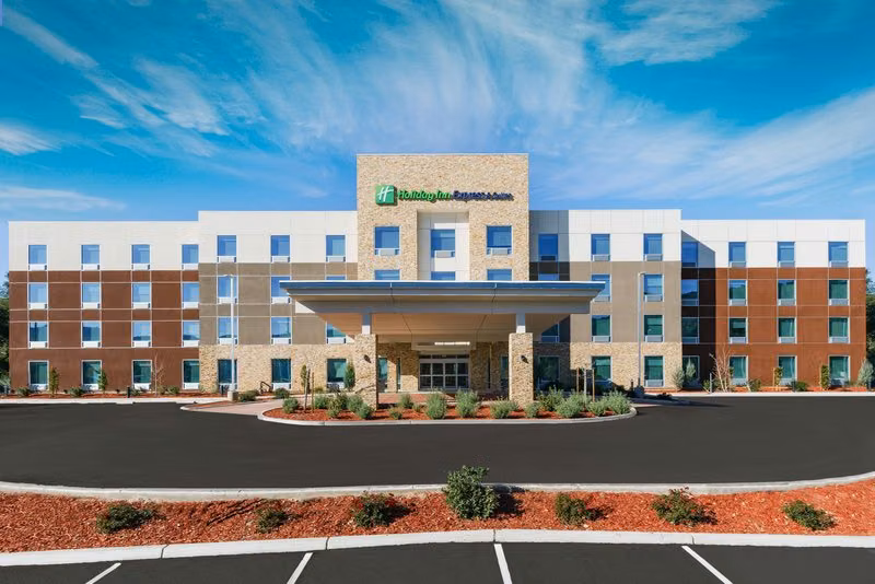 Holiday Inn Express & Suites Oakhurst-Yosemite Park Area by IHG