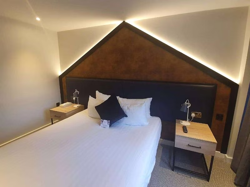 Pendulum Hotel