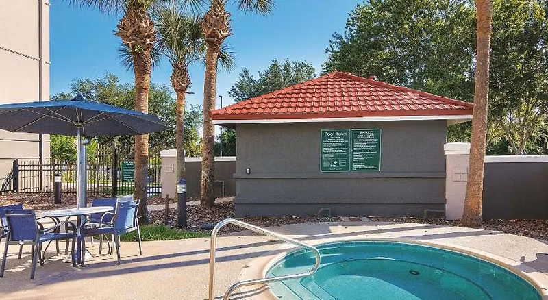 La Quinta Inn & Suites by Wyndham Orlando UCF
