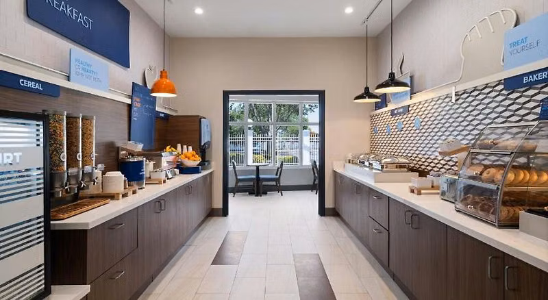 Holiday Inn Express & Suites St. Petersburg North (I-275) by IHG
