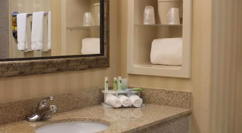 Holiday Inn Express & Suites Tehachapi Hwy 58/Mill St. by IHG