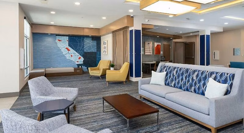 Holiday Inn Express & Suites Ridgecrest - China Lake by IHG
