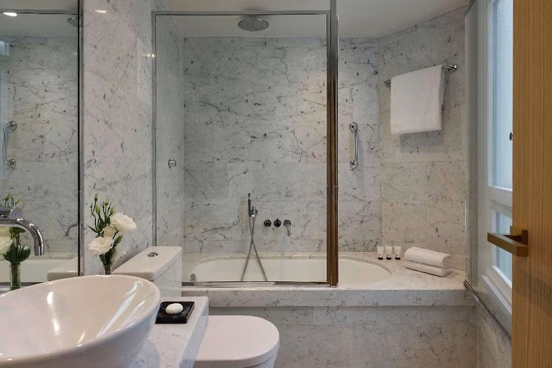 Le Belgrand Hotel Paris Champs Elysees, Tapestry Collection by Hilton
