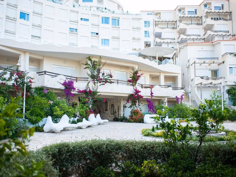 Bougainville Bay Hotel