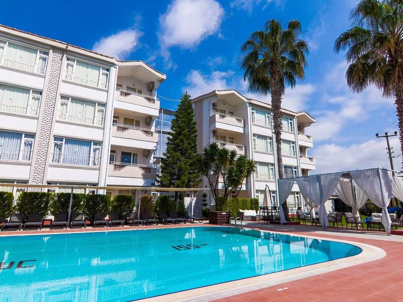 New Garden Luna Side Apart Hotel