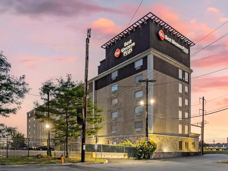 BEST WESTERN PLUS Newark Airport West