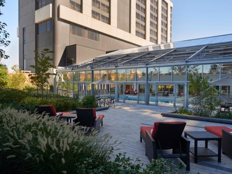 Hilton Toronto Airport Hotel & Suites