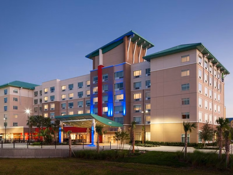 Holiday Inn Express & Suites Orlando At Seaworld