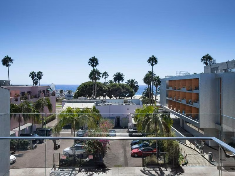 Shore Hotel