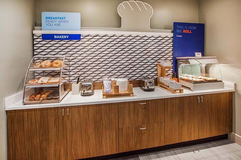 Holiday Inn Express & Suites Philadelphia - Mt Laurel by IHG