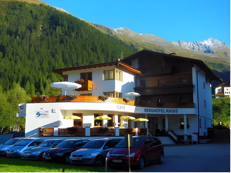 Berghotel Rasis