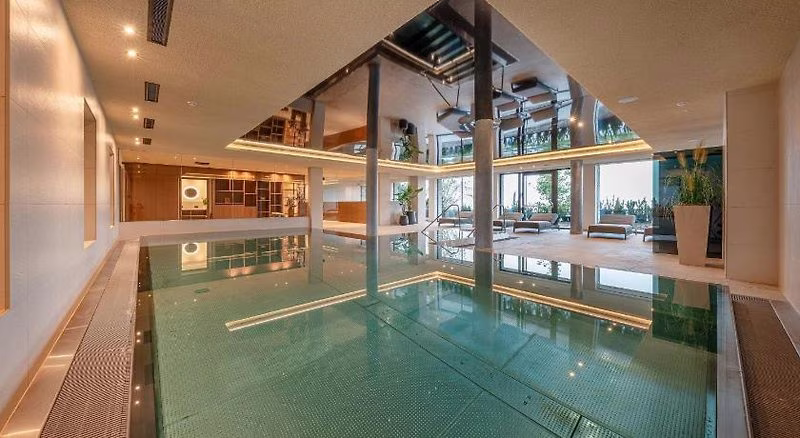 F61274DFF8B79DDC16E15B95E9A930B9