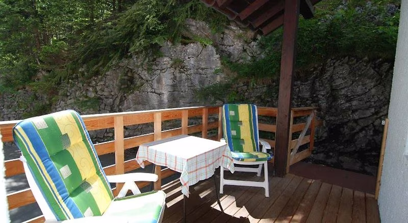 E8D6ECF7BFF6659C1A16E6BB80FEDCE4