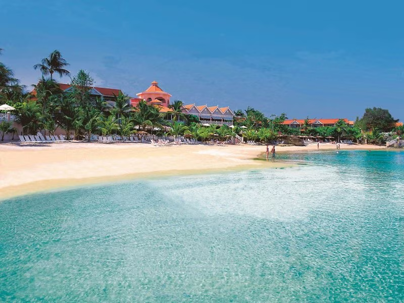 Coco Reef Resort / Spa