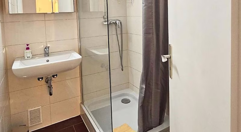 CDD330B1271A99B9091F6E1385EDC3E8