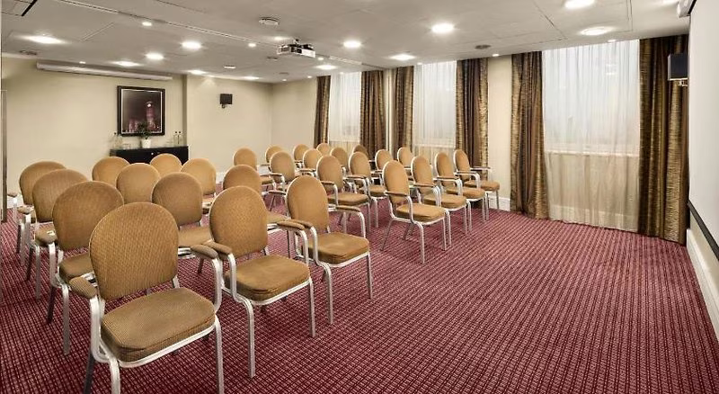 Crowne Plaza London Ealing by IHG