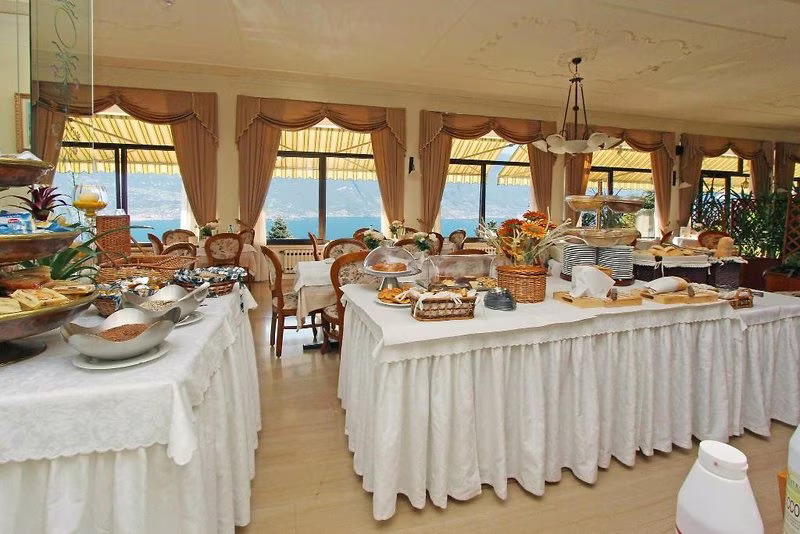 Village Hotel Lucia