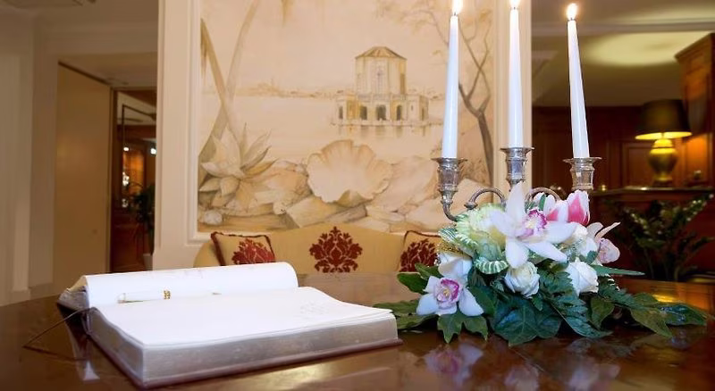 0C267DA460EE3836F693355F792122E6