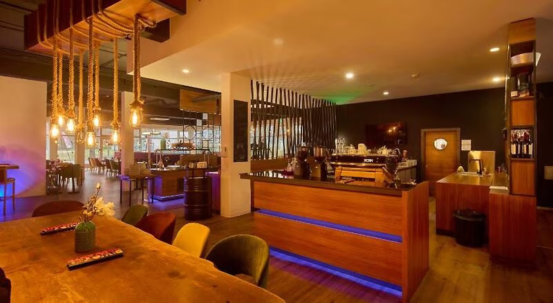 0B8FE566D2F98BE76C7AB008B2F4C203