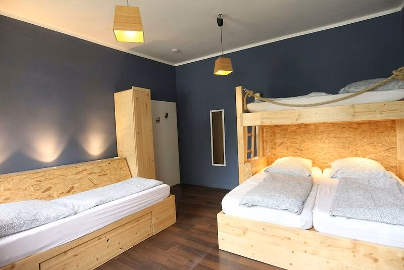 Blue Doors Hostel KTV