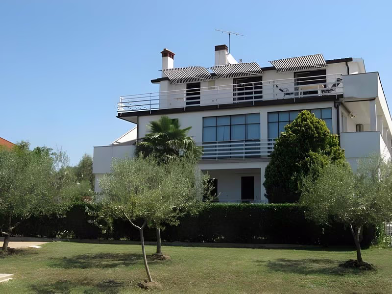 Apartments & Rooms Villa Adamovi'
