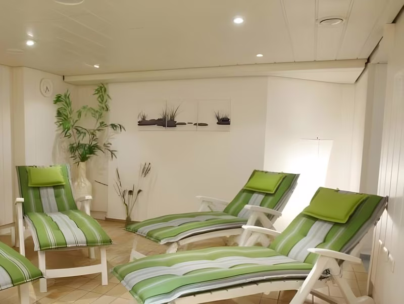 4ADEB017406EDF15F4E4D0556797157F