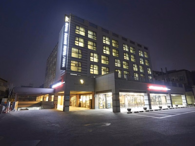 Royal Square Hotel
