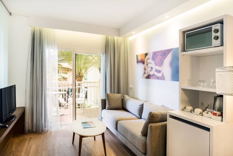 15CDBDA51F554D72BB99B34687265630