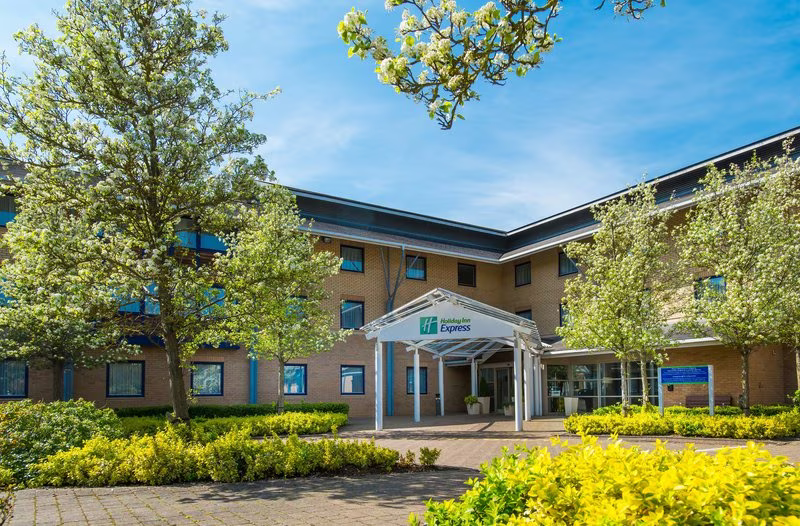 Holiday Inn Express Milton Keynes by IHG